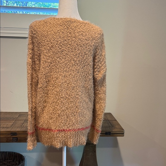 NWOT Splendid Textured Tan Cozy Oversized Sweater with Red Accents - Picture 4 of 5